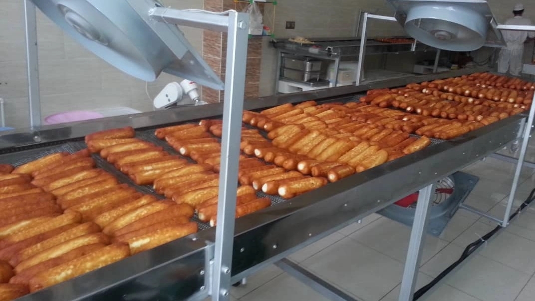 Packaging machine for dumplings and sweets