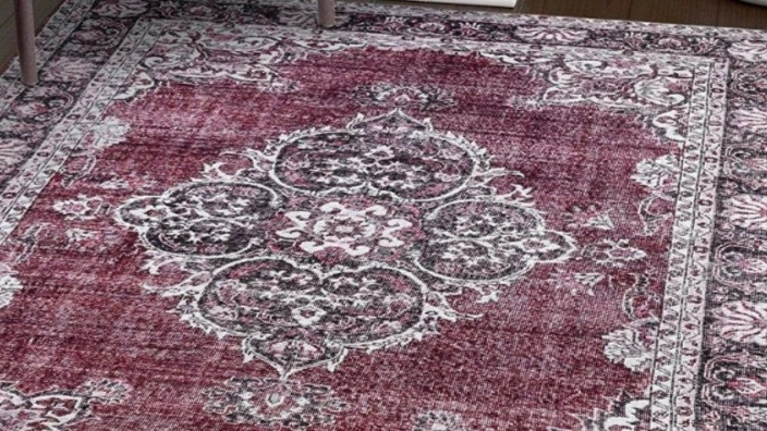 Golshan carpets, selling all kinds of machine-made carpets in Kashan