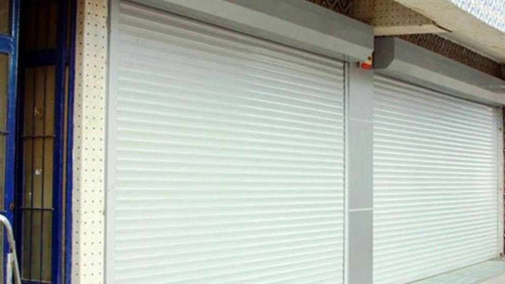 5 advantages of an electric shutter door versus a parking jack