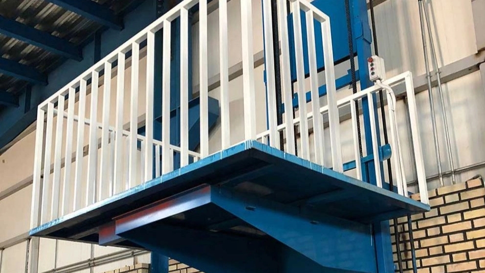 Zare construction lift for sale in Kazeroon, Fars