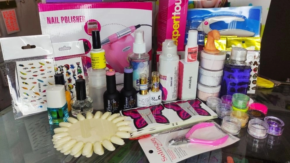Nagin cosmetic store, specialized sales of nail and eyelash implants in Rasht Gilan