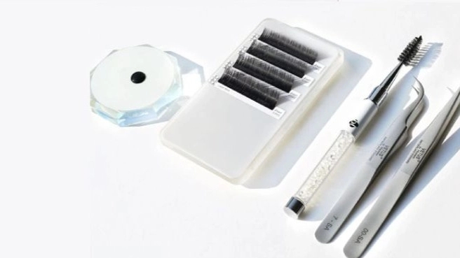 Eyelash transplants and extensions
