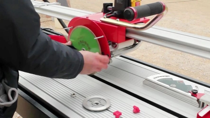 Iliako stone cutting, sale of stone cutting and ceramic cutting machines in Mashhad