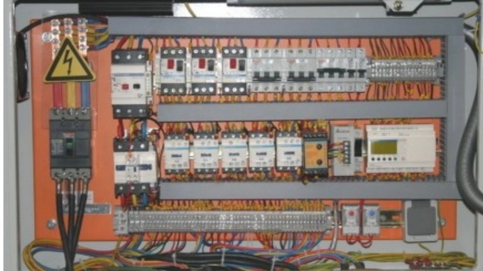 Electrical panel, how to make it, and its components