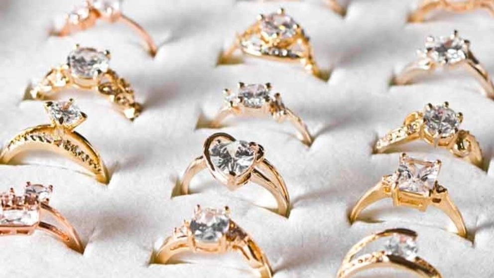 What is the difference between a ring and a gold ring?