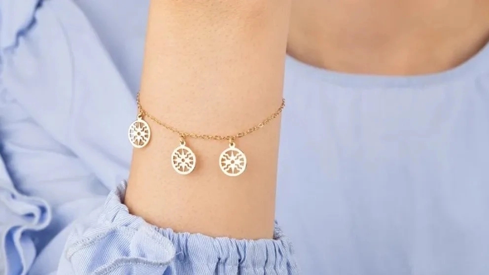 Gold bracelet and tips that you should know