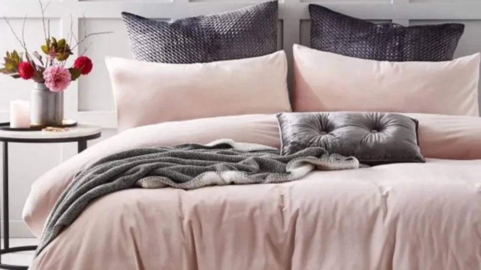 What is the difference between a quilt and a blanket?