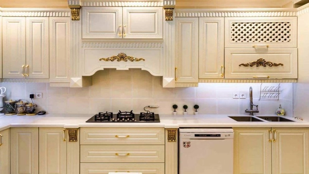 Crown decoration, production and installation of cabinets and wardrobes in Qom