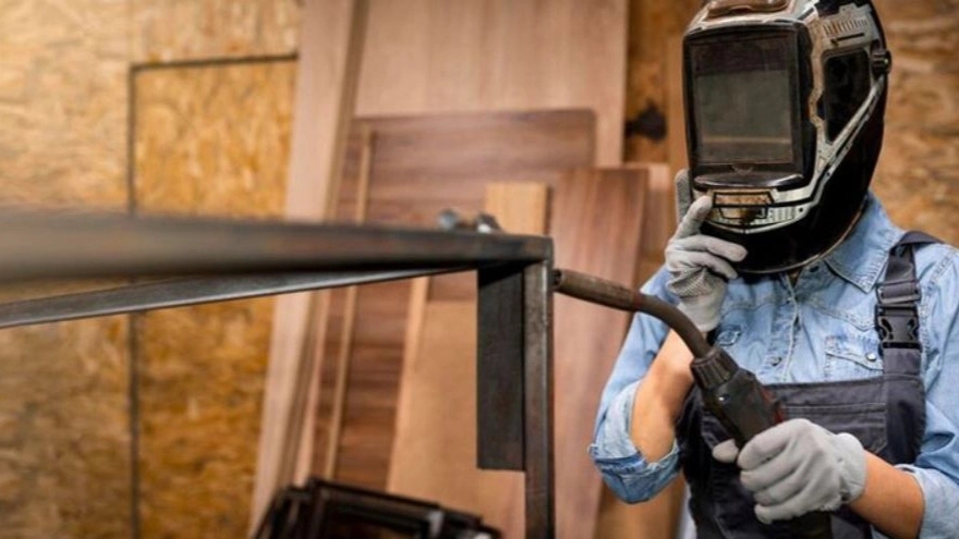 Door welding and window making in Shiraz