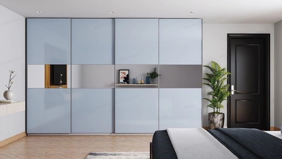Advantages of rail door closet