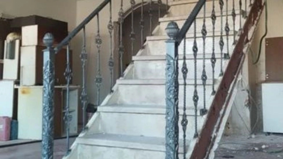 Wrought iron staircase railing