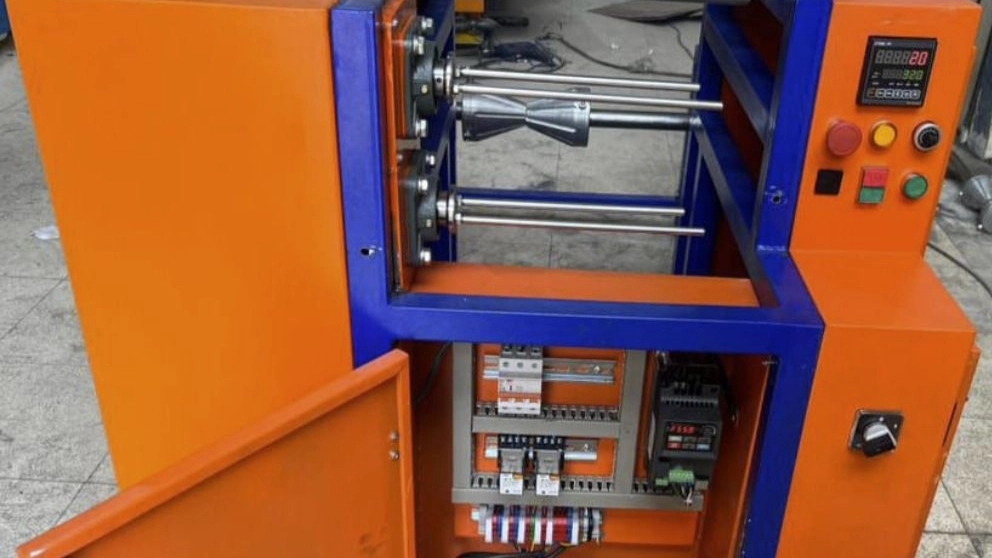 The difference between single-roll and double-roll disposable table roll machine