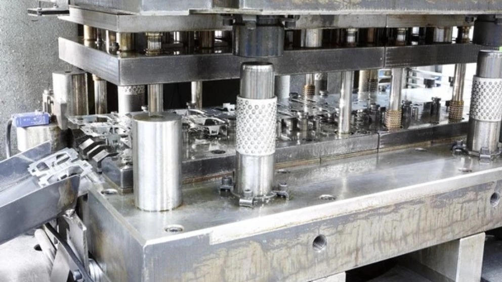 Kian Fellez, progressive molding and pressing in Qom