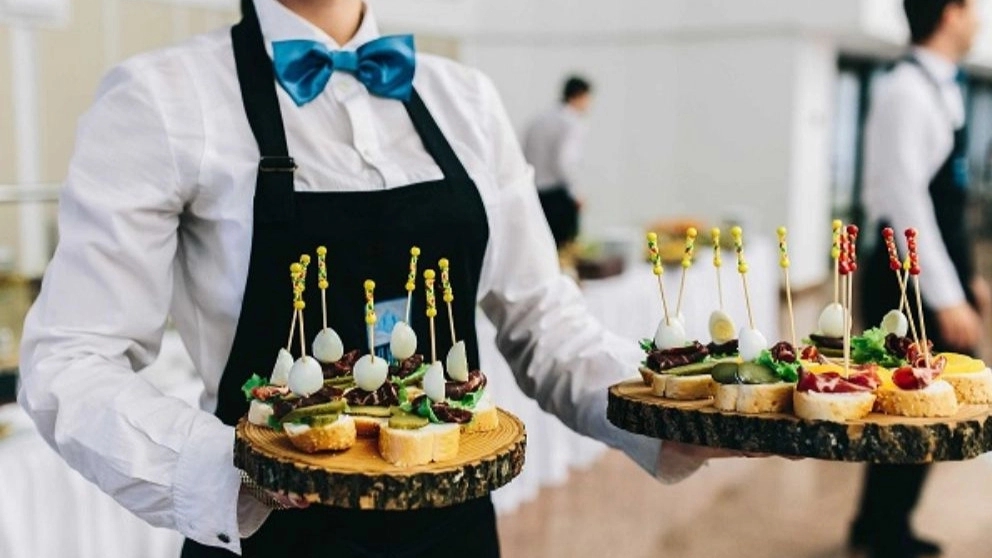 What conditions should wedding catering have?