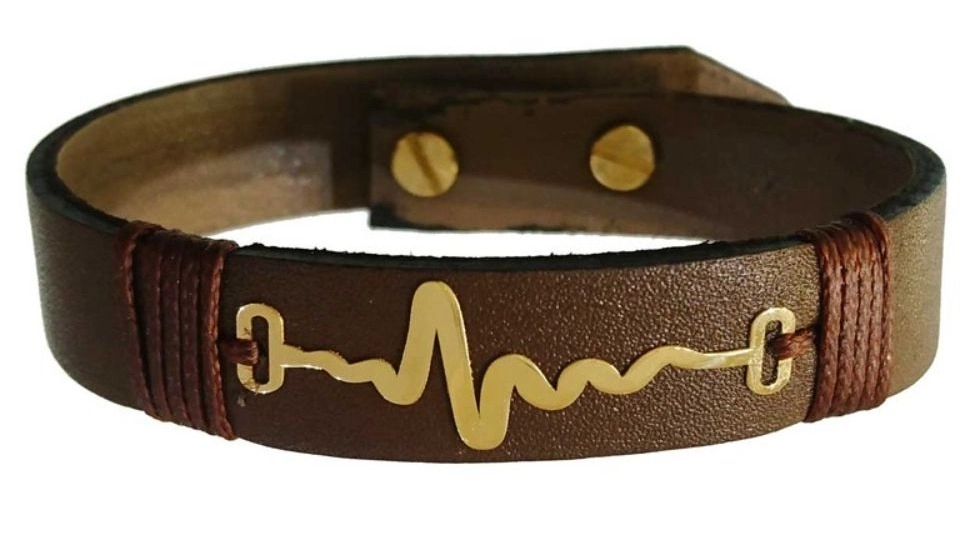 8 tips for maintaining leather and gold bracelets