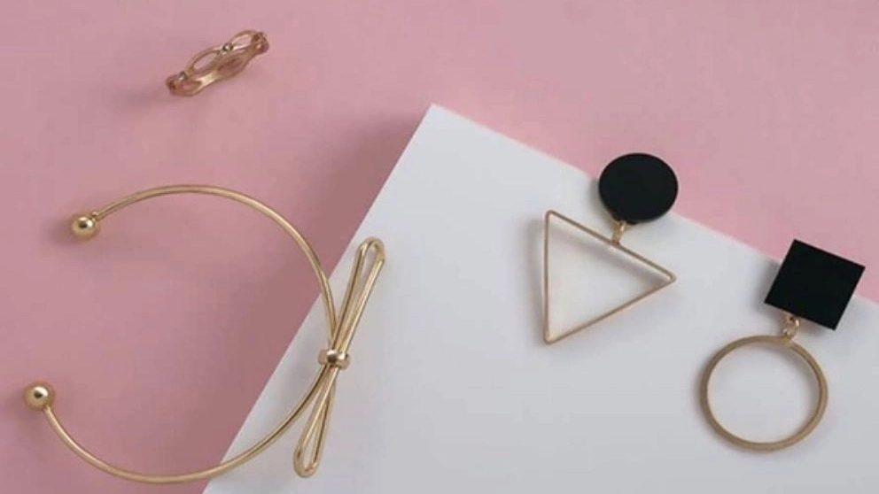 Minimal gold feature