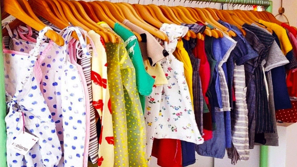 The effect of the color of children's clothes on the child's mood