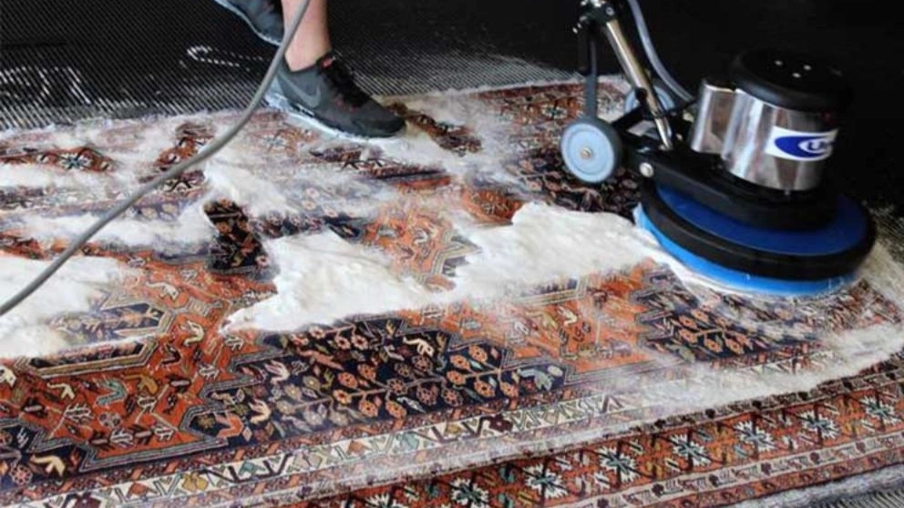 Why is the best thing to entrust a carpet to a carpet cleaner?