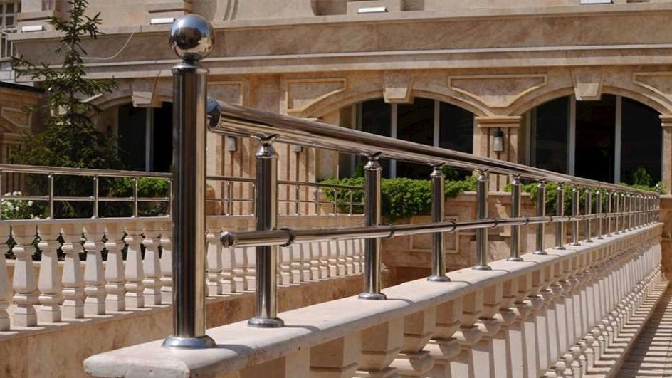 What are the parts and fittings of steel fence?