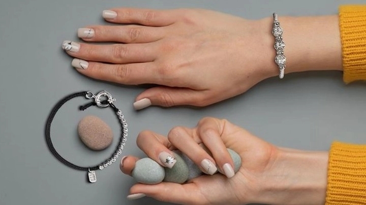 Benefits of using silver jewelry for health