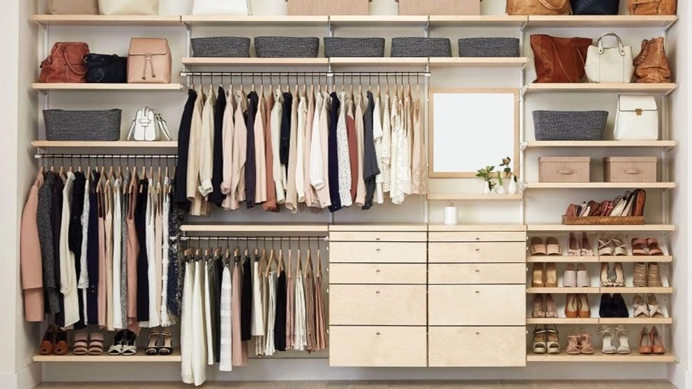 Features of a suitable wall closet