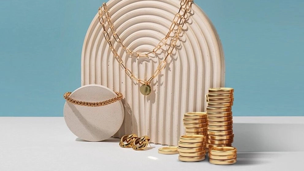 Golden Simorgh, design and production of gold necklaces and bracelets in Tehran