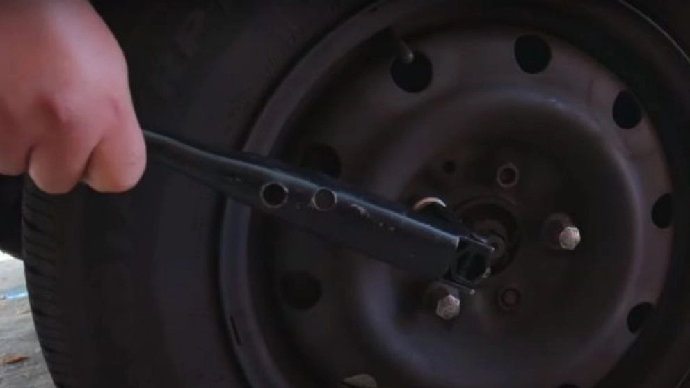 Important and general solutions for opening and closing the brake pad