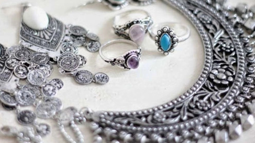 Making gold and silver jewelry in Shiraz