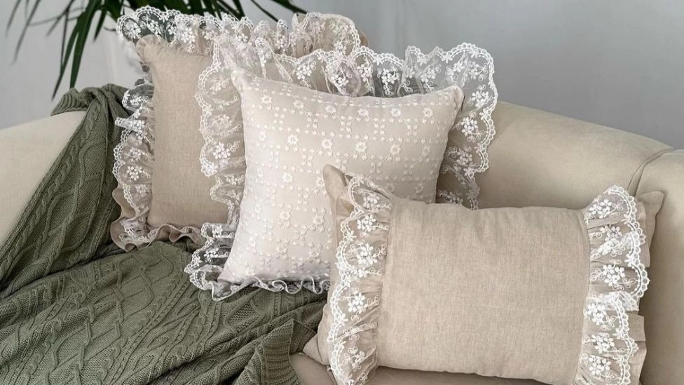The role and effect of cushions in interior decoration