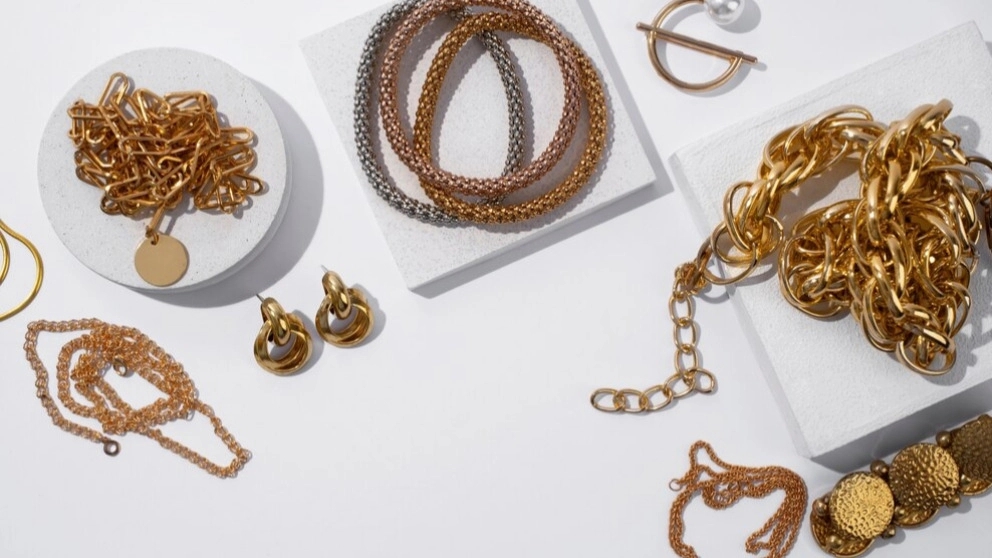Dina Gallery, design and manufacture of fine and tax-free gold in Yazd Baft
