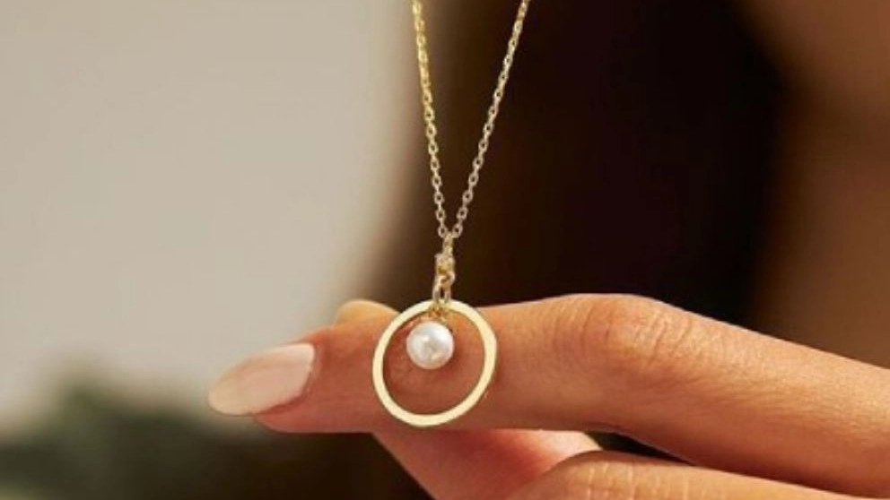 A guide to choosing minimal gold according to your style