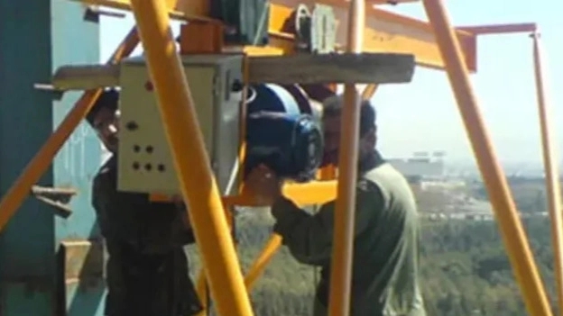 Lifting engine and crane
