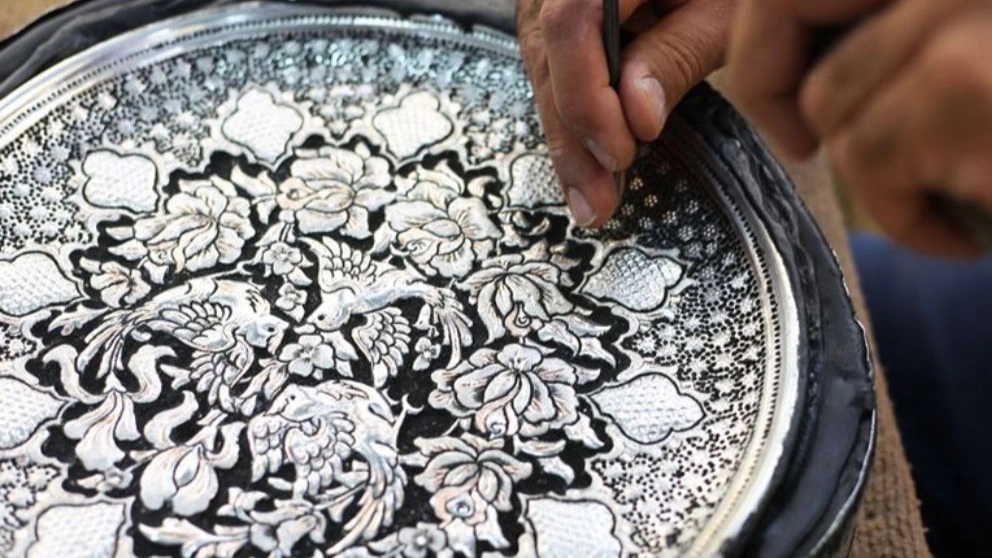 Production of Yazdani handicrafts, turquoise, enamel and copper in Isfahan