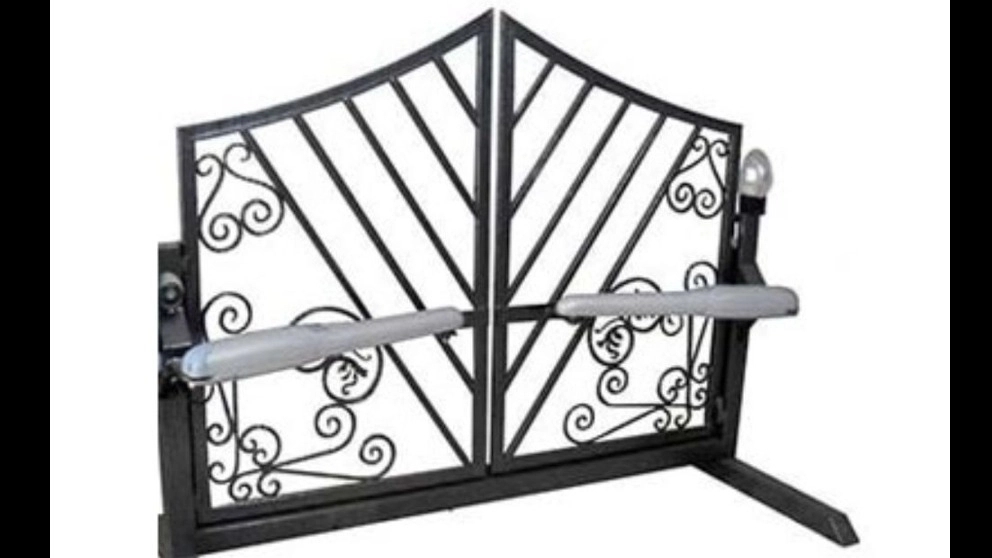 5 advantages of an electric shutter door versus a parking jack