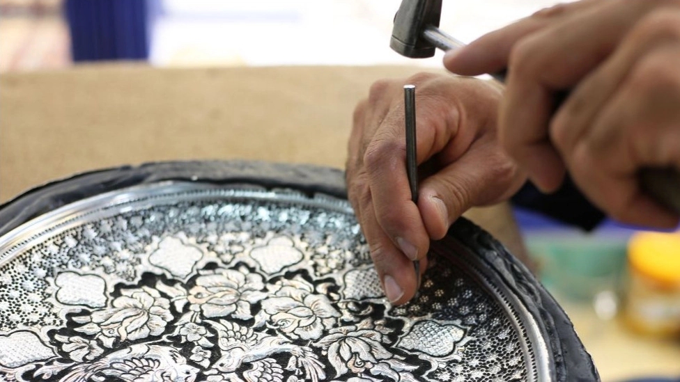 Nagerstan Kalamzani Nasr, order and implementation of silver and copper calligraphy in Isfahan