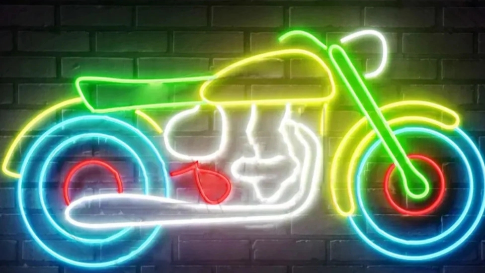 Purple signs, construction and installation of neon signs in Behshahr, Mazandaran