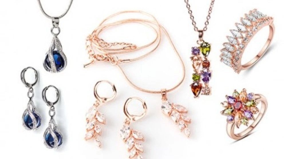 Introducing all kinds of gold jewelry
