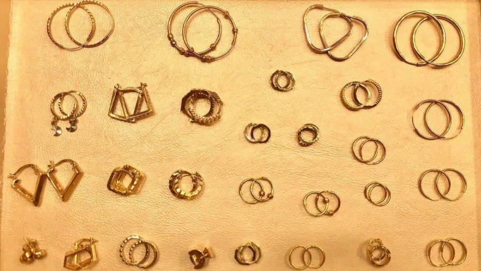 Darin Zar, buying and selling gold and coins in Shiraz