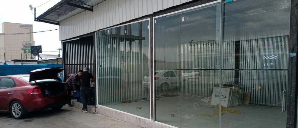Tempered glass in Abroud salt: installation, sales and specialized services of Aria Darb