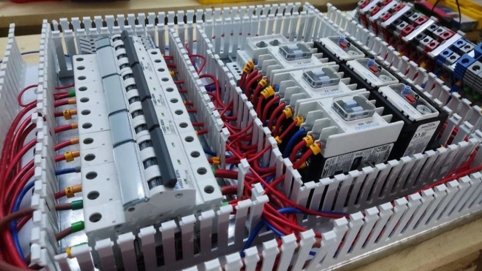 Pasargad Sanat, design and assembly of industrial switchboards in Isfahan