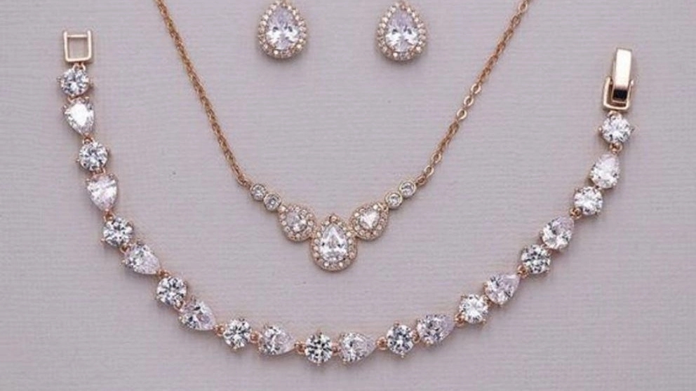 What is a bridal gold set?