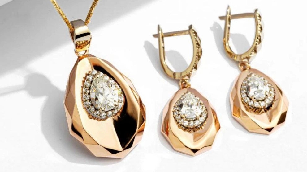 Genius gold and jewelry, ring wedding service in Mashhad