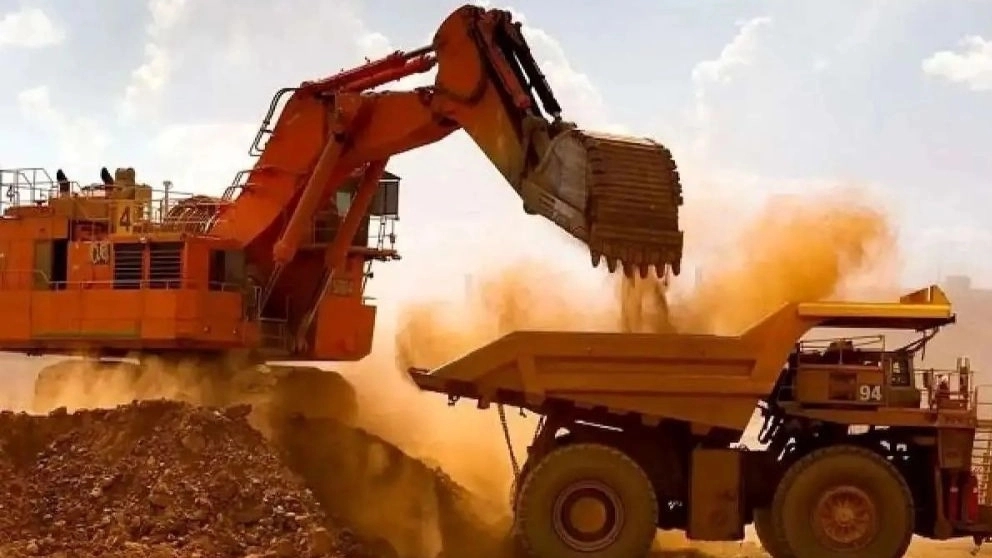 Shakuri Hydrotechnics, repairs of road construction and mining machinery in Rabat Karim, Tehran