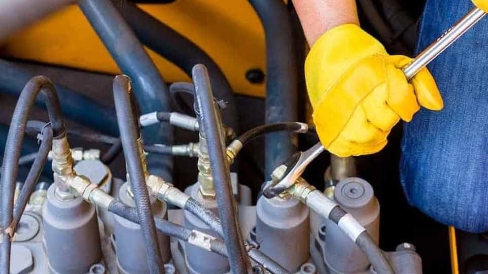 5 tips for choosing a heavy machinery hydraulic repair technician