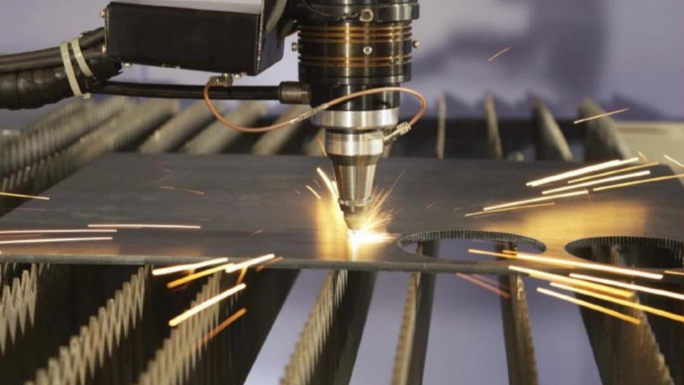 Asari services, metal cutting and bending repairs with cnc machine in Tehran