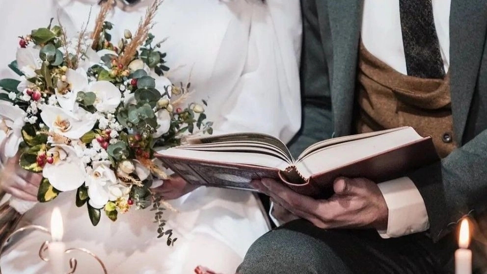 What are the characteristics of a professional bridal photography studio?