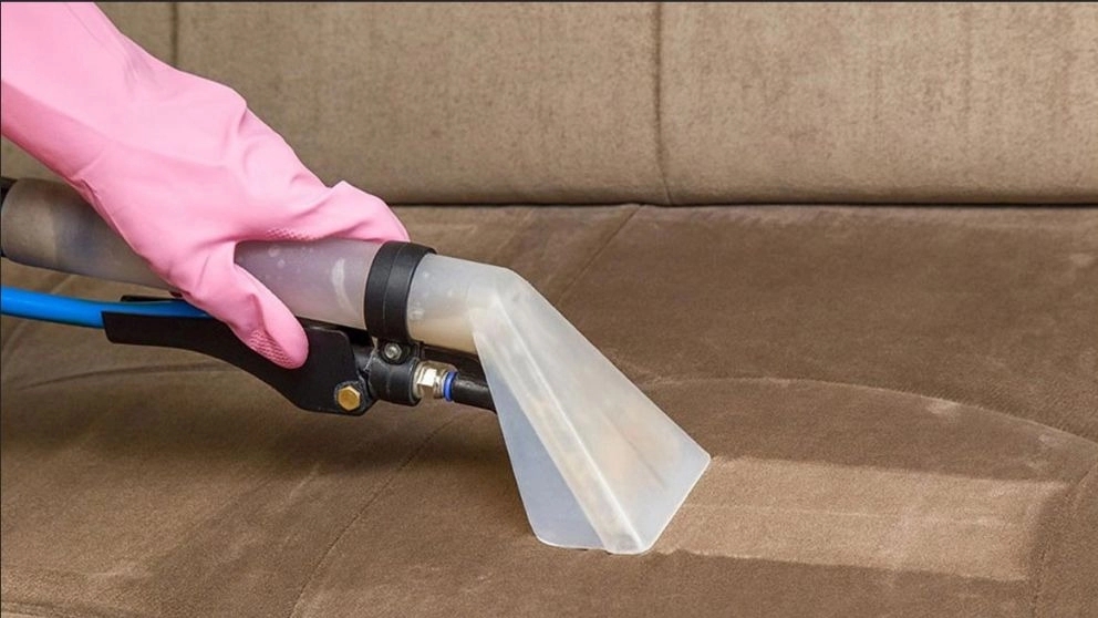 What features should a good sofa cleaner have?