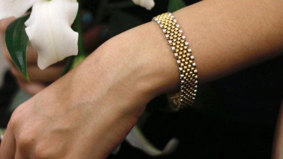 Practical tips for buying gold bracelets