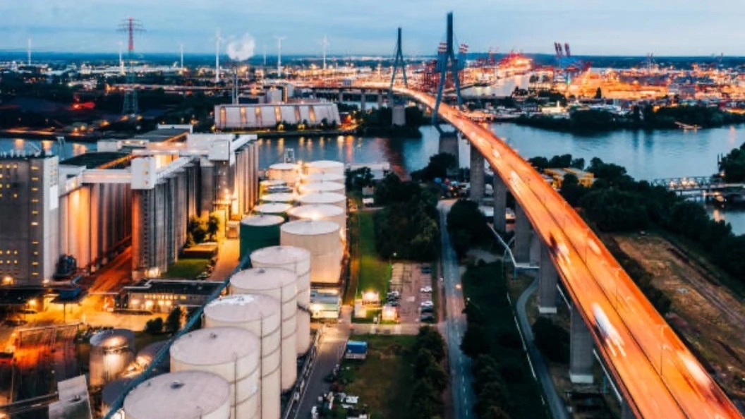 achkundige Beratung zum Kauf gebrauchter Industriegüter aus Europa
