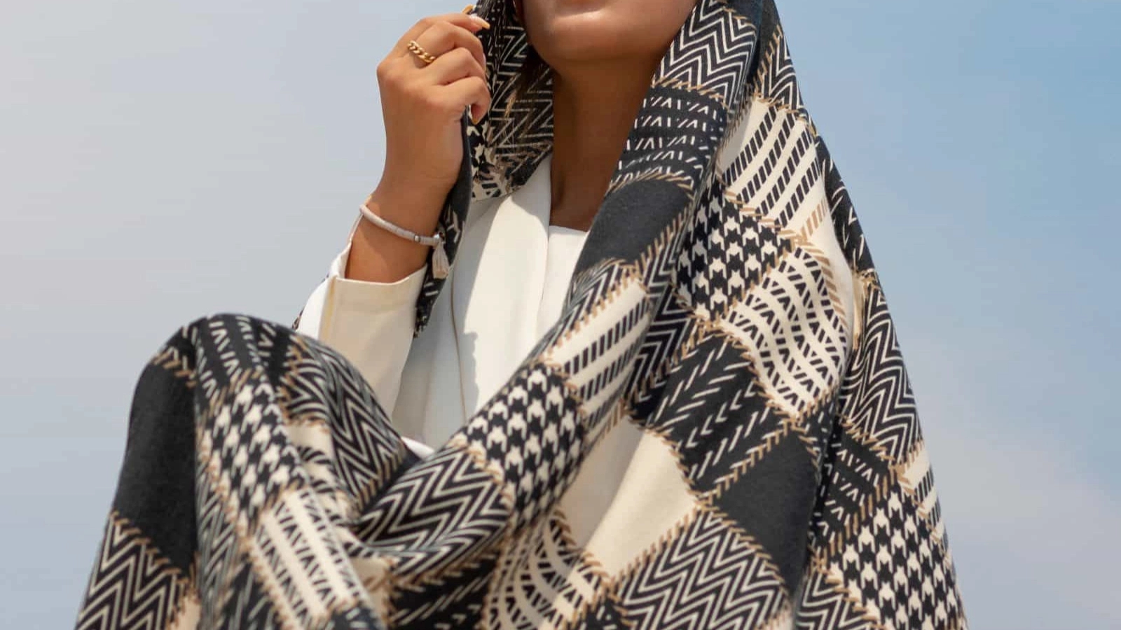 Shawl and scarf, producing and distributing scarves and clothing in Hamadan